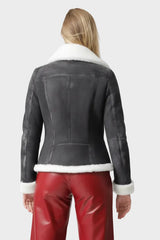 Kurze echte Damen Lammfell-Jacke mit Reißverschluss und großem Kragen in der Farbe schwarz vintage look