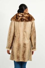 Lange Damenlammfelljacke aus spanisch Entrefino Lamm Beige mit Bisam Kragen