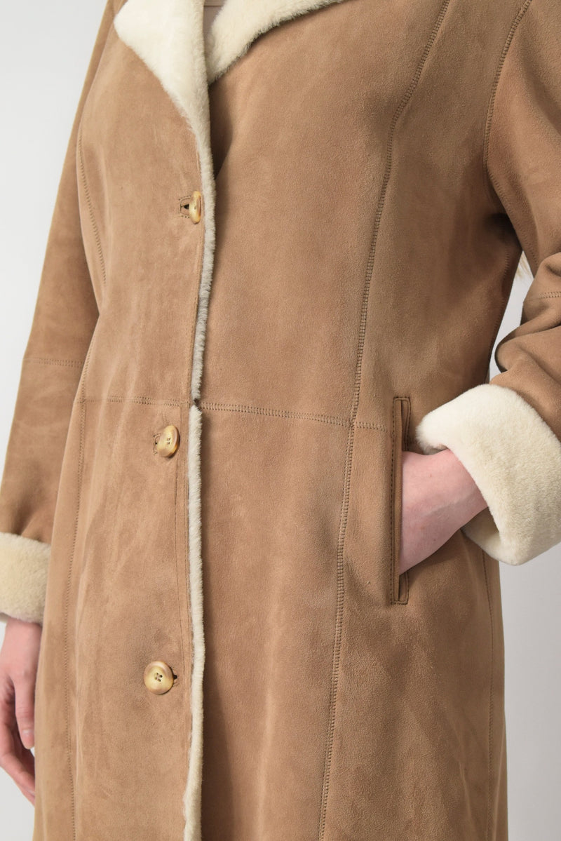 Leichter eleganter Damen Lammfellmantel aus Merinolammfell in beige Pelzvelour tailliert