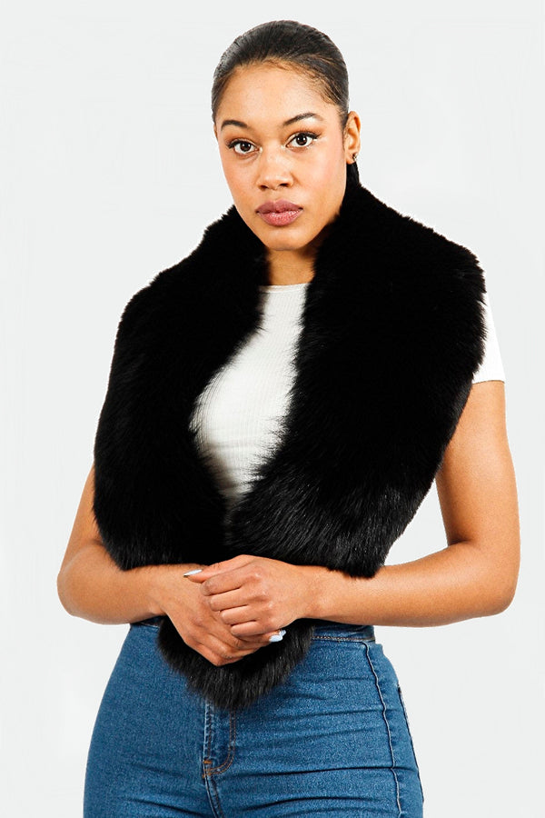 Eleganter Pelzkragen aus hochwertigem echten Blaufuchs.

Die perfekte Ergänzung zum Mantel, Jacke, Blazer oder Pullover.
Dieser wunderschöne schwarze Blaufuchskragen ist auf der Rückseite abgefüttert, hat einen Haken und eine Öse eingenäht zum schnellen und einfachen Schließen.