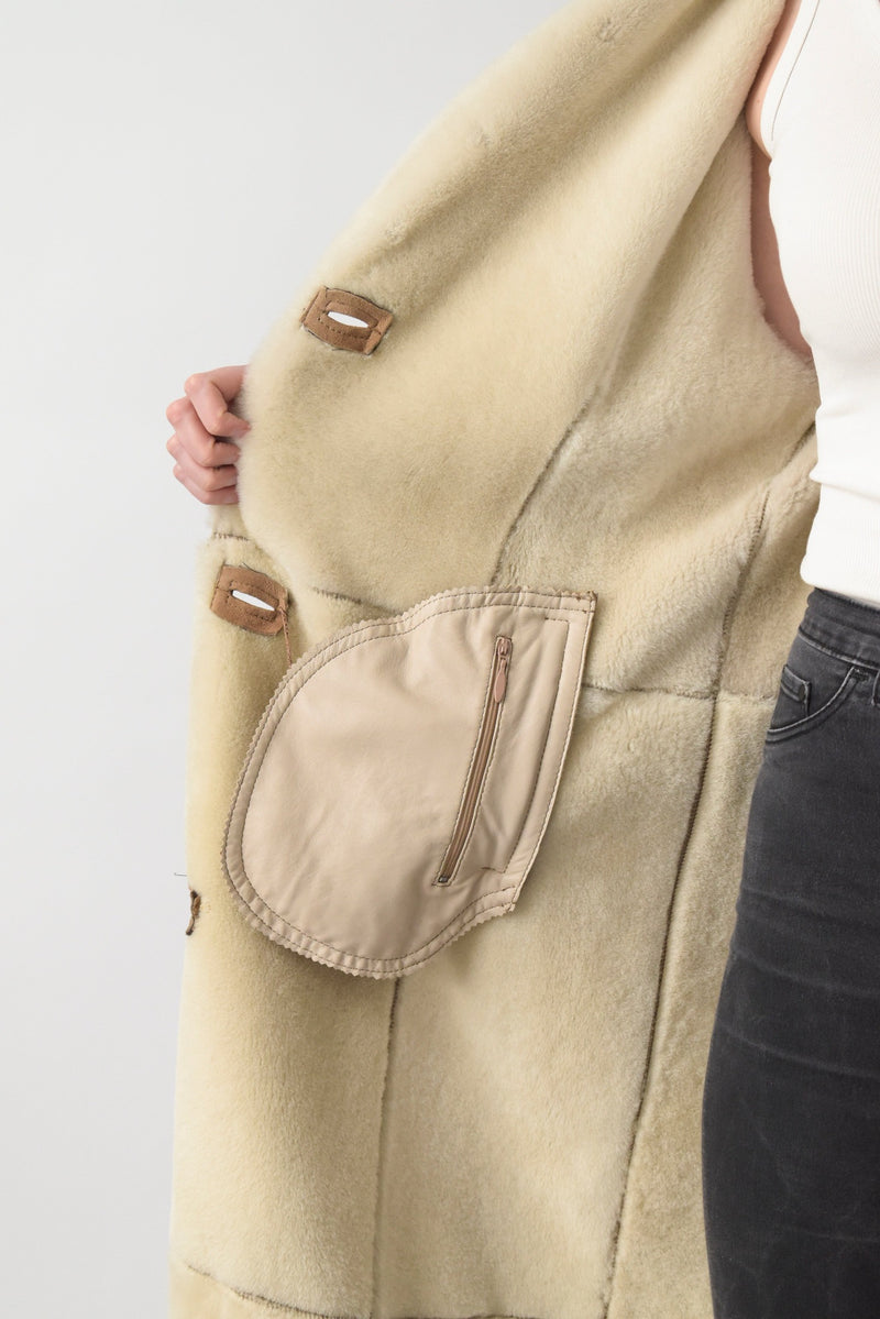 Leichter eleganter langer Damen Lammfellmantel aus Merinolammfell in beige 