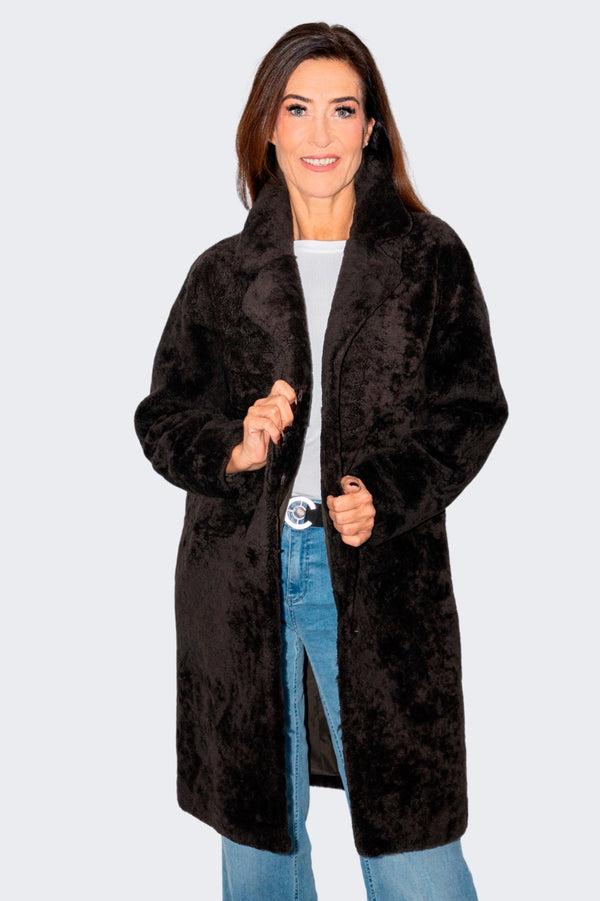 Langer Damen Curly Lammfellmantel in braun und Reverse hochschließbar