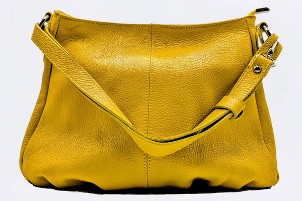 Mittelgroße Handtasche aus Leder mit verstellbarem Trageriemen