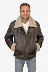 kurze braune Lammfelljacke, Riegel seitlich, Kragen Riegel, Innentaschen zwei