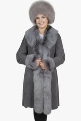 Leichter echter Damen Lammfell-Kurz-Mantel in Pelzvelour aus Merino Lamm mit Toskana Lammfell, figurbetont 