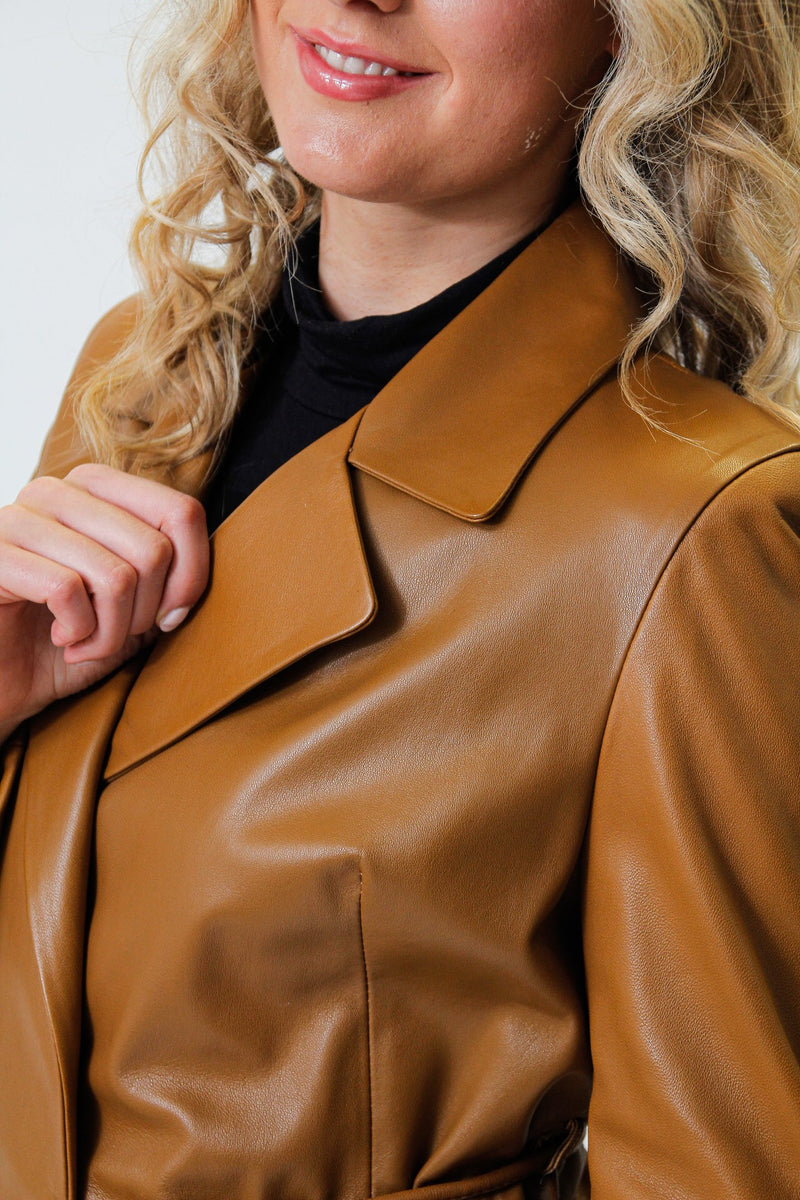 Eleganter Damen Lederblazer in cognac aus Lammnappa mit Gürtel 