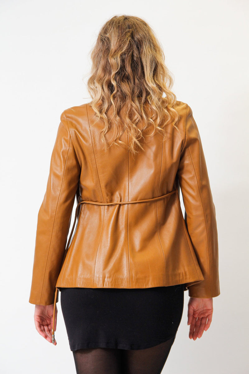 Eleganter Damen Lederblazer in cognac aus Lammnappa mit Gürtel 