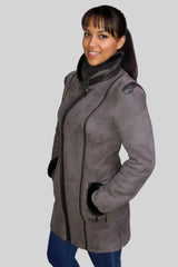 echte lange gewachsene Damen Lammfelljacke mit Reißverschluss aus Merinofell, Einschubtasche