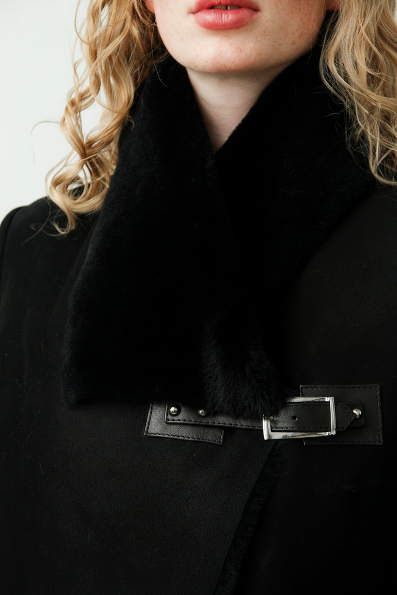 Halblange Damen Winter Lammfelljacke aus Merinolamm in schwarz velour tailliert