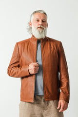 leichte ungefütterte Herren Lederjacke aus Lammnappa perforiert in cognac mais