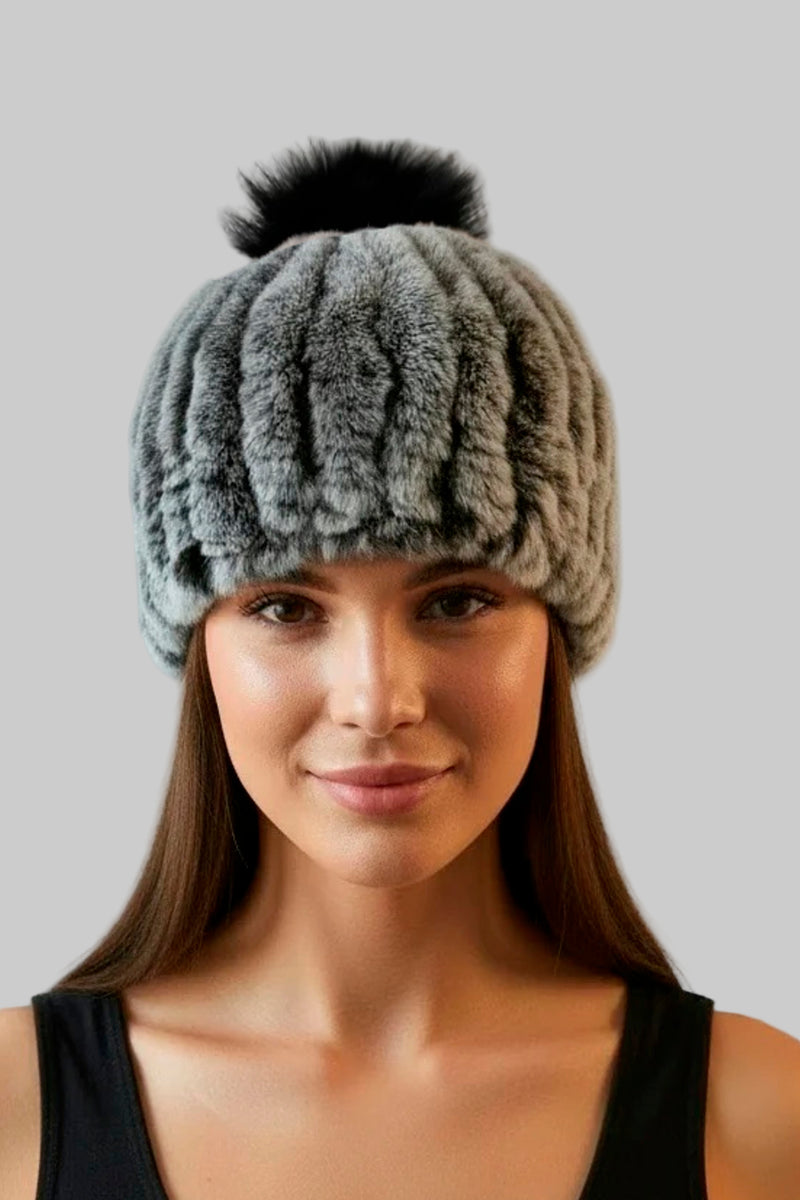 Echte gestrickte Kaninchenfellmütze