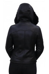 Kurze Damen Lammfelljacke mit Kapuze in schwarz