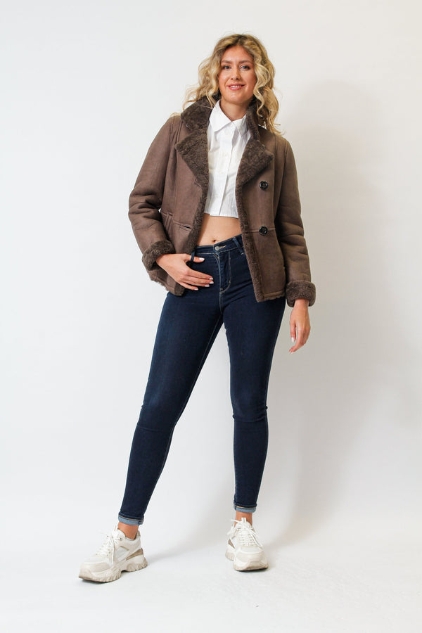 Kurze Christ Damen Lammfelljacke in braun nappiert tailliert zum 