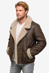 kurze echte gewachsene Herren Lammfelljacke braun, Schrägreißverschluss, Kragen mit Riegel, seitliche Riegel, Innentasche