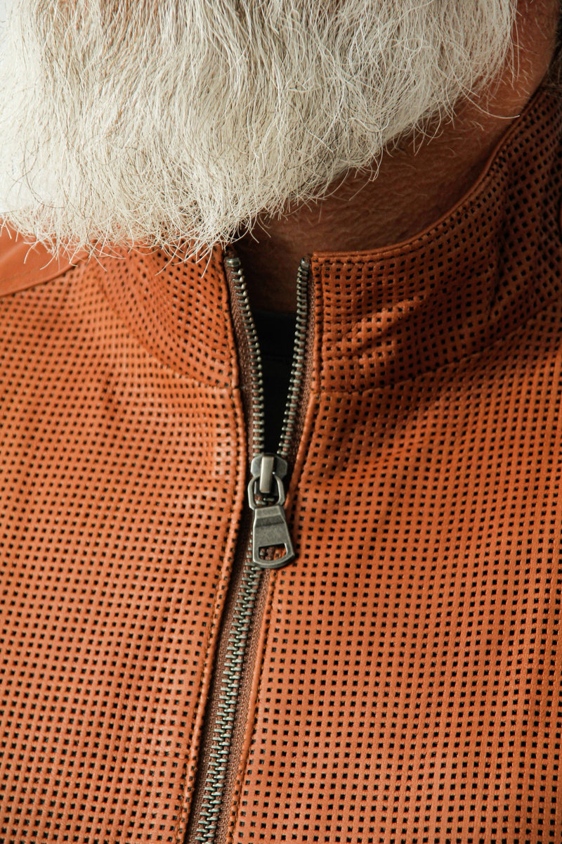 leichte ungefütterte Herren Lederjacke aus Lammnappa perforiert in cognac mais