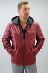 Sportliche Lederjacke in rot mit abnehmbarer Kapuze