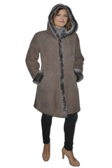 Lange Damenlammfelljacke mit Kapuze