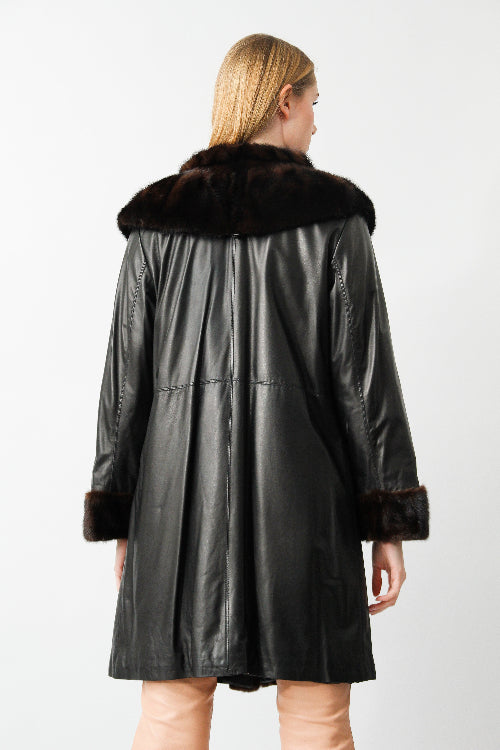 Eleganter Damenkurzmantel mit Kragen in dunkel braun