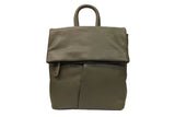 Kleiner Rucksack aus Leder mit vielen Taschen in grün