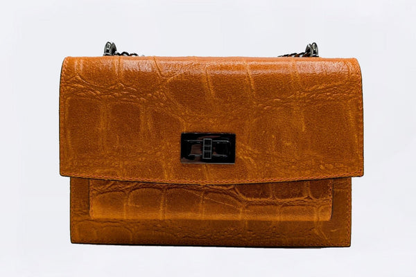 Ledertasche in orange mit Prägung und Trageriemen