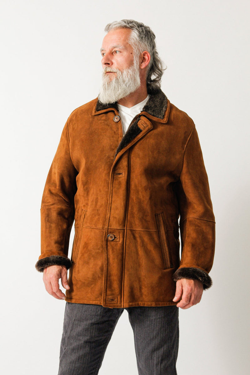 Längere leichte Herren Winterjacke aus Lammfell in Pelzvelour cognac 