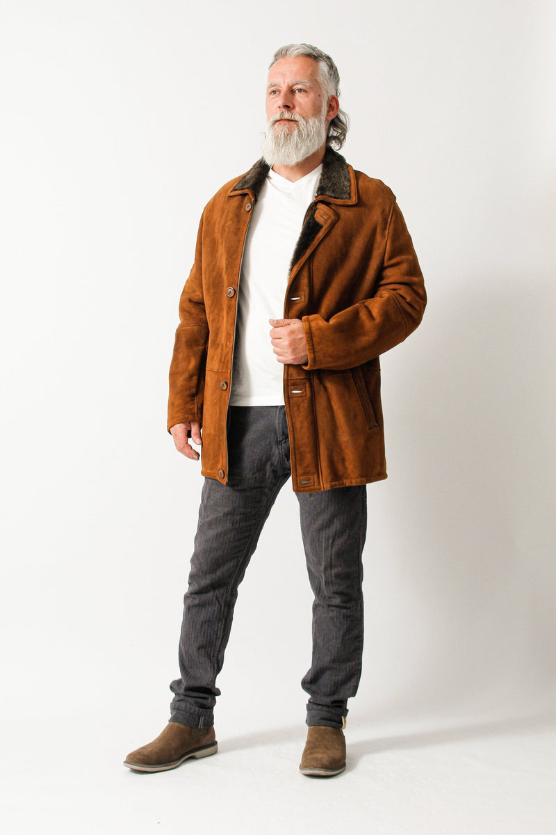 Längere leichte Herren Winterjacke aus Lammfell in Pelzvelour cognac 