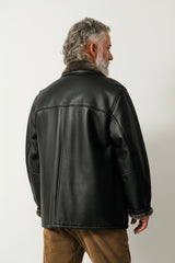 Klassische Herren Winter Lammfelljacke in schwarz nappiert zum knöpfen schließbar