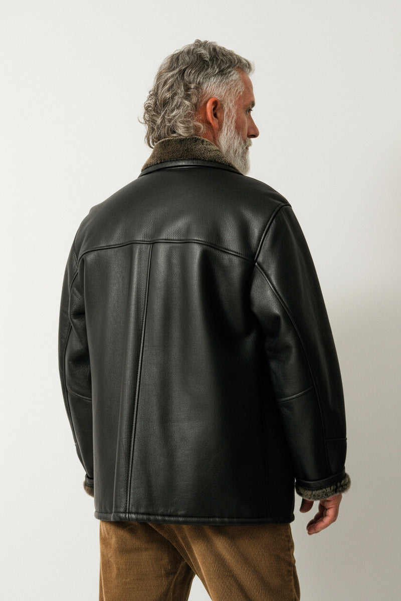 Klassische Herren Winter Lammfelljacke in schwarz nappiert zum knöpfen schließbar