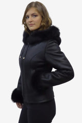 Kurze Damen Lammfelljacke mit Kapuze in schwarz