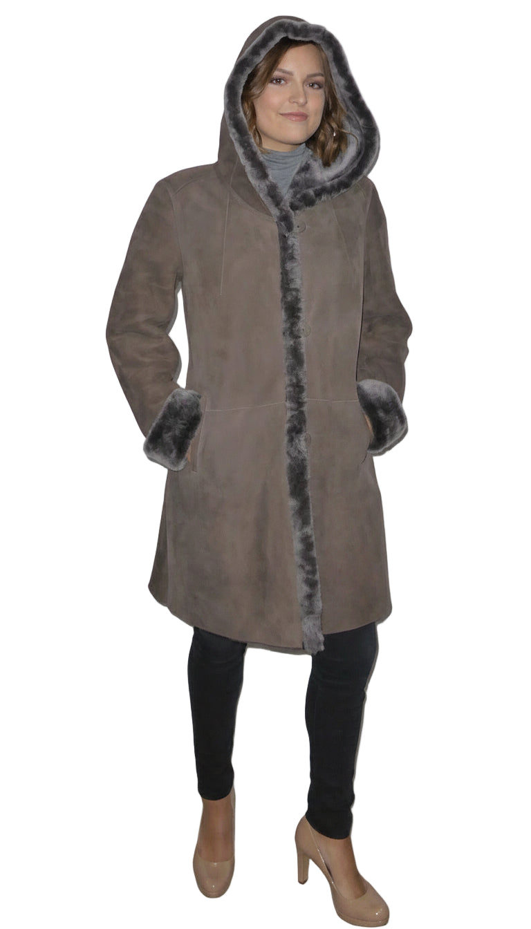 Lange Damenlammfelljacke mit Kapuze