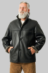 Klassische Herren Winter Lammfelljacke in schwarz nappiert zum knöpfen schließbar