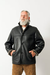 Klassische Herren Winter Lammfelljacke in schwarz nappiert zum knöpfen schließbar