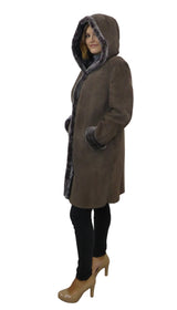 Lange Damenlammfelljacke mit Kapuze