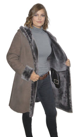 Lange Damenlammfelljacke mit Kapuze