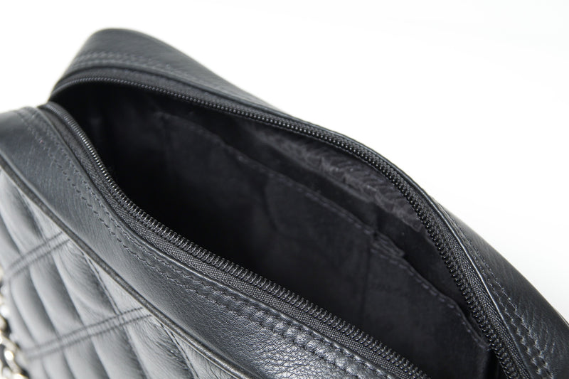 Kleine gesteppte weiche Damenledertasche in Rindnappa schwarz als Schultertasche