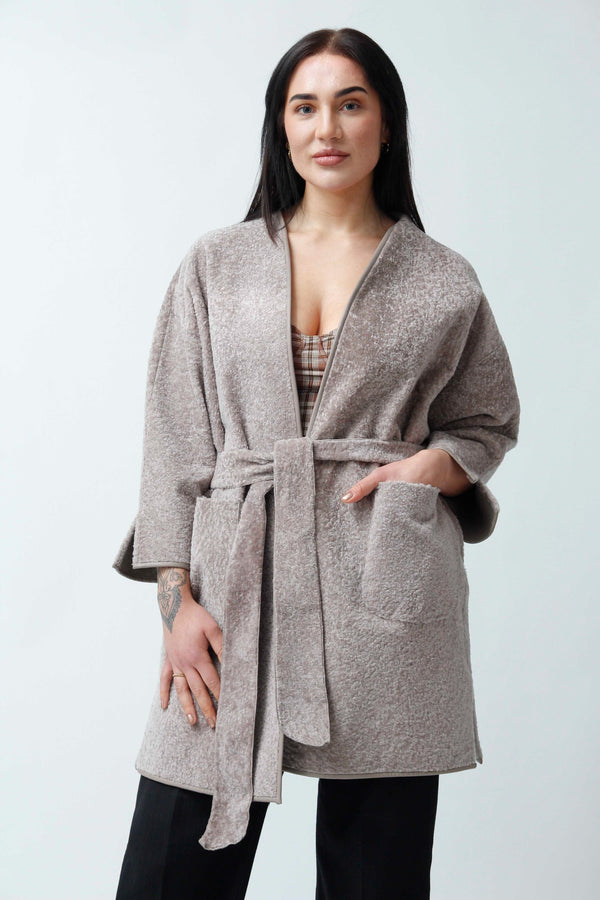 Damen Kimono aus Lammfell in Beige mit Gürtel