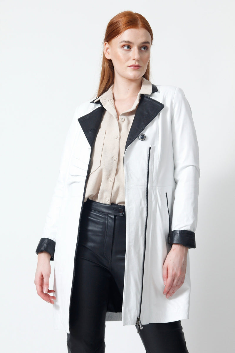 lange Damen Lederjacke Lammnappa mit Farbkontrast weiß schwarz tailliert mit Zweiwegereißverschluss