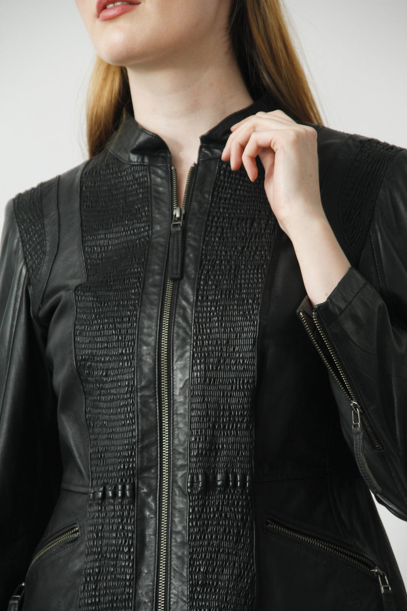 Schicke Damen kurz Lederjacke aus Lammnappa in schwarz mit Stehkragen 