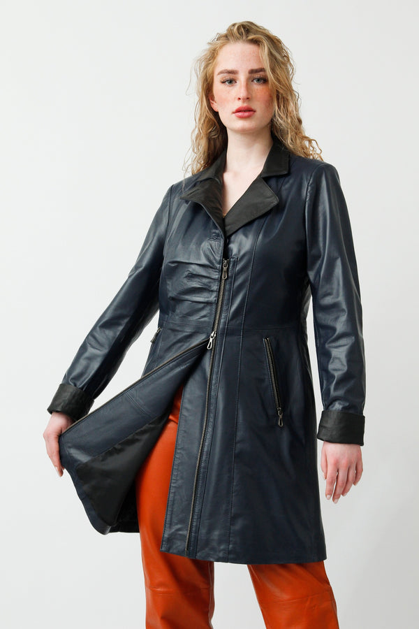 Damen Lederjacke Lammnappa mit Farbkontrast blau schwarz tailliert mit Zweiwegereißverschluss