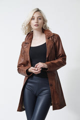 Trenchcoat in der Farbe braun, leichter Damen Ledermantel mit Gürtel