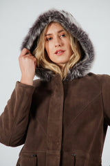 Gewachsene Damen Merino-Lammfelljacke mit Kapuze in braun