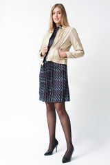 Kurze Bikerstyle Damen Lederjacke aus Lammnappa beige tailliert mit Stehkragen
