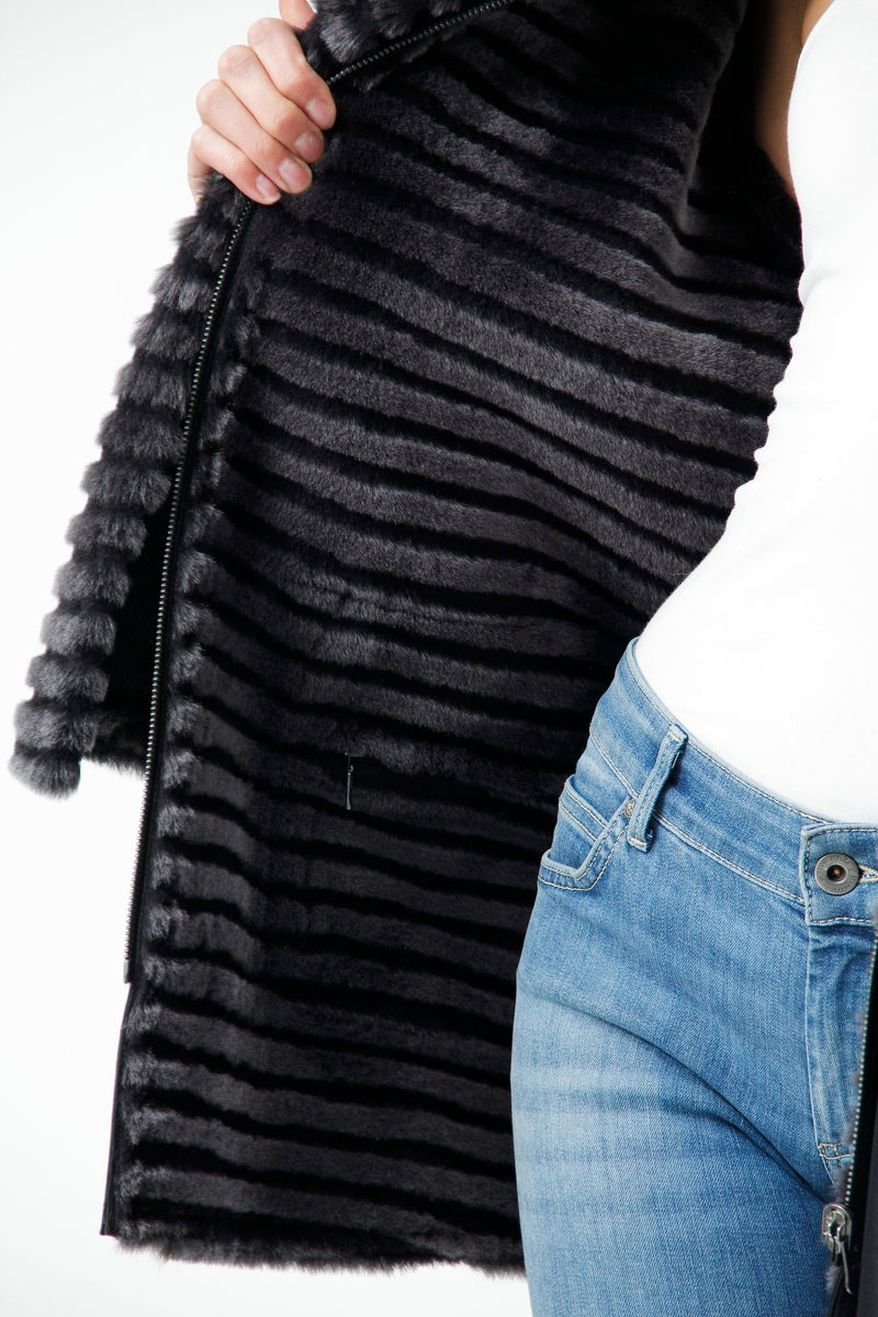 Halblange Merino Damen Lammfelljacke schwarz zum wenden mit Kapuze abnehmbar