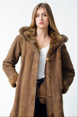Damen Lammfellmantel mit Kapuze und Blaufuchsverbrämung in Pelzvelour wie gewachsen