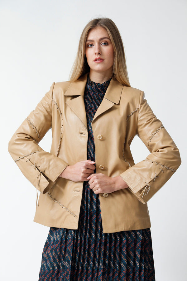 Eleganter Damen Lederblazer aus Lammnappa in camel tailliert zum knöpfen