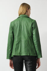 Kurze leichte Damen Lederjacke tailliert aus feinem Lammnappa in grün.