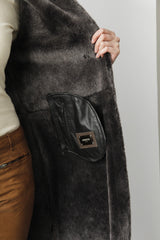 Damen Merino Lammfelljacke mit Kapuze tailliert Taupe geknöpft in Pelzvelour