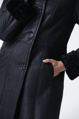 längerer leichter Damen Gehrock aus Lammfell in schwarz Nappalan tailliert