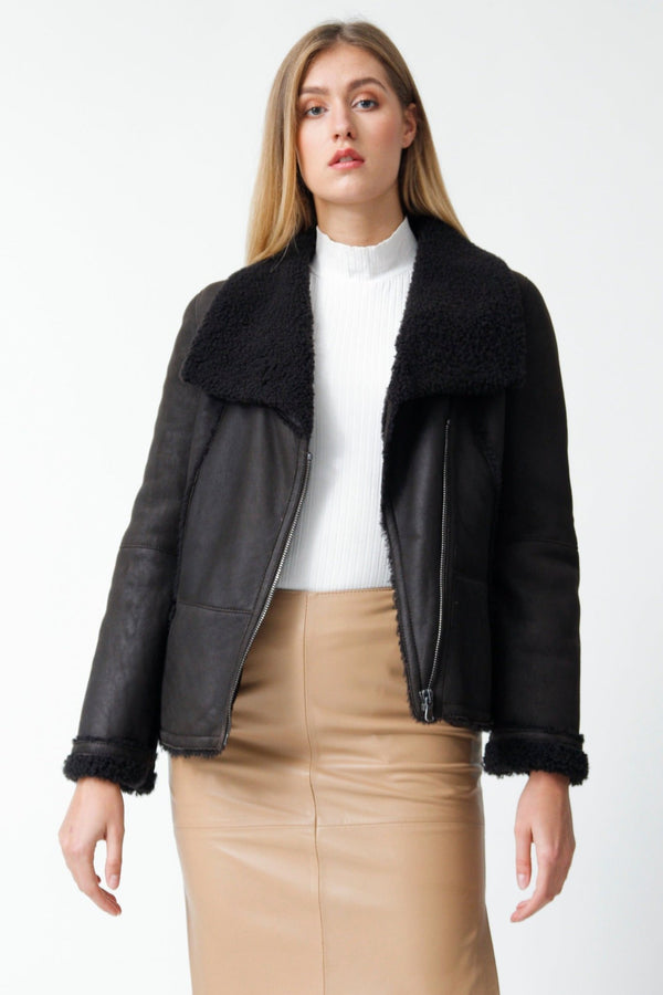 Kurze leichte Damen Lammfelljacke in schwarz