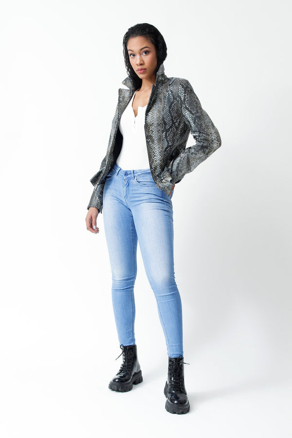 extravagante Damen Lederjacke mit Animalprint als Schlangenmuster in Lammnappa tailliert